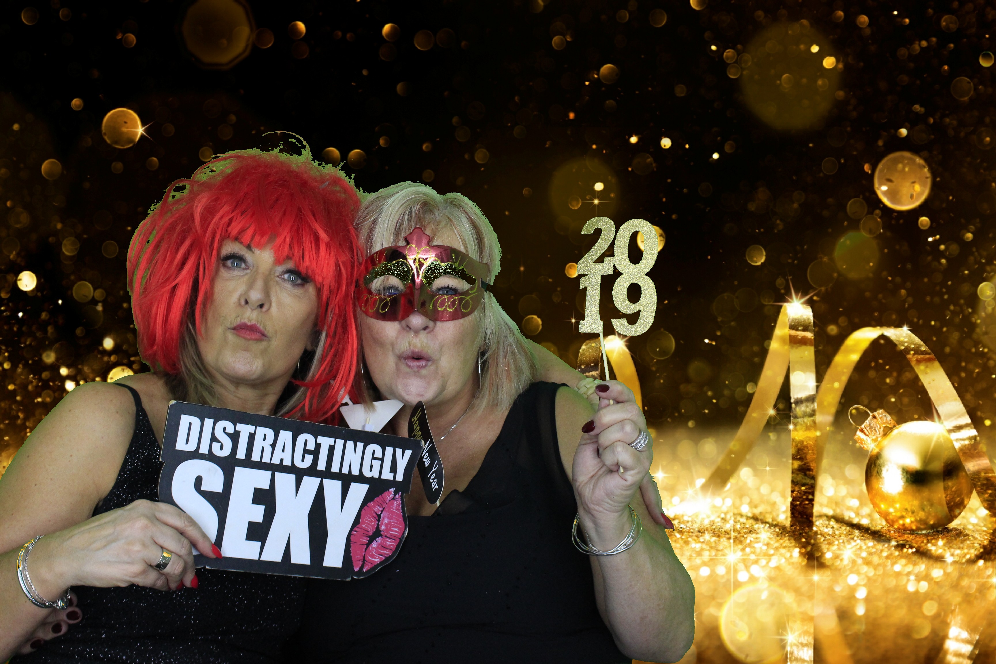 New Years Eve Party Silvermere | View more photos from the event at gallery.myphotoboothexperience.co.uk/u/MyPhotoBoothExperienceLtd/New-Years-Eve-Party-Silvermere